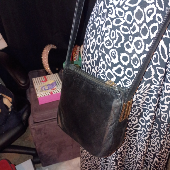 Perlina Black Leather Shoulder Bag - Picture 8 of 8
